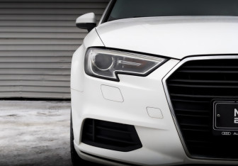 Подержанный автомобиль Audi A3 Sedan 2017 года (17 фото)