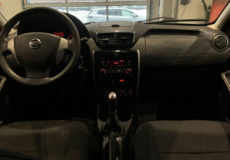 Подержанный автомобиль Nissan Terrano 2014 года (11 фото)