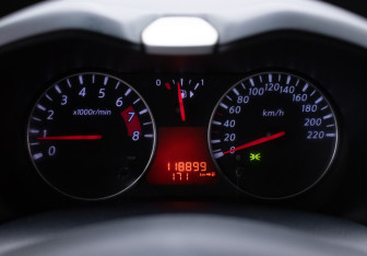 Подержанный автомобиль Nissan Note 2013 года (12 фото)