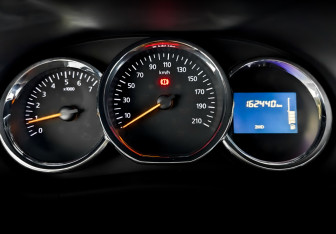 Подержанный автомобиль Renault Duster 2015 года (13 фото)