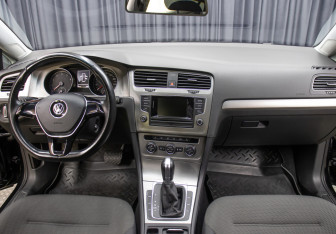 Подержанный автомобиль Volkswagen Golf Hatchback 2016 года (14 фото)
