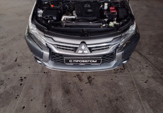 Подержанный автомобиль Mitsubishi Pajero Sport 2018 года (9 фото)