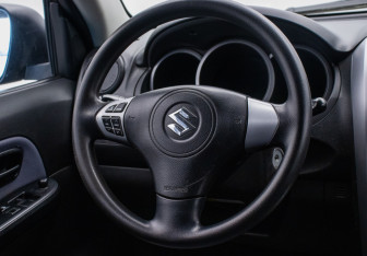 Подержанный автомобиль Suzuki Grand Vitara 2007 года (15 фото)