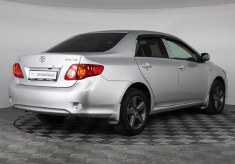 Подержанный автомобиль Toyota Corolla Sedan 2008 года (5 фото)