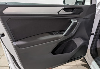 Подержанный автомобиль Volkswagen Tiguan 2021 года (19 фото)