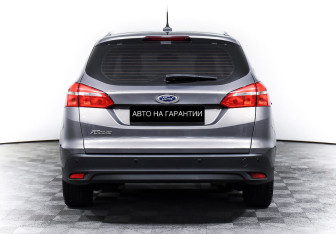 Подержанный автомобиль Ford Focus Wagon 2017 года (6 фото)