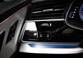 Подержанный автомобиль Audi Q7 2024 года (15 фото)