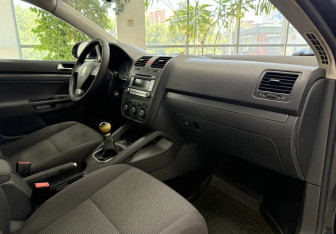 Подержанный автомобиль Volkswagen Jetta Sedan 2008 года (10 фото)