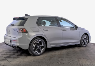 Подержанный автомобиль Volkswagen Golf Hatchback 2025 года (5 фото)