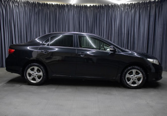 Подержанный автомобиль Toyota Corolla Sedan 2011 года (4 фото)