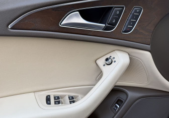 Подержанный автомобиль Audi A6 Sedan 2016 года (12 фото)