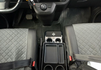 Подержанный автомобиль Peugeot Traveller 2019 года (16 фото)