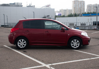 Подержанный автомобиль Nissan Tiida Hatchback 2012 года (4 фото)