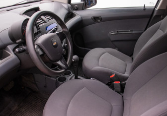Подержанный автомобиль Chevrolet Spark 2013 года (10 фото)