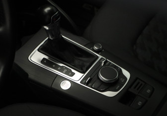 Подержанный автомобиль Audi A3 Sedan 2015 года (17 фото)