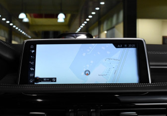 Подержанный автомобиль BMW X5 M 2016 года (11 фото)