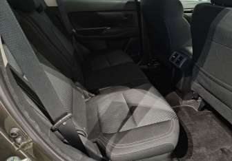 Подержанный автомобиль Mitsubishi Outlander 2019 года (11 фото)