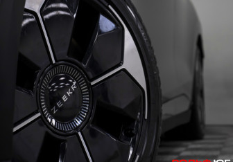 Подержанный автомобиль Zeekr 001 2024 года (29 фото)