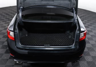 Подержанный автомобиль Lexus ES 2017 года (10 фото)