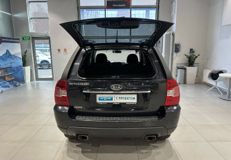 Подержанный автомобиль Kia Sportage 2009 года (8 фото)