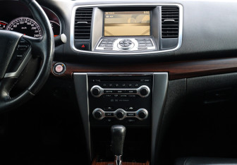 Подержанный автомобиль Nissan Teana 2010 года (13 фото)