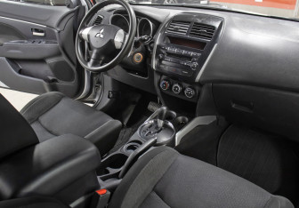Подержанный автомобиль Mitsubishi ASX 2011 года (11 фото)