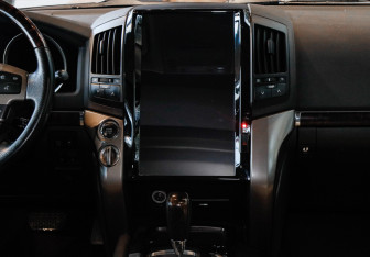 Подержанный автомобиль Toyota Land Cruiser Suv 2009 года (12 фото)