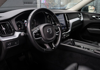 Подержанный автомобиль Volvo XC60 2019 года (12 фото)