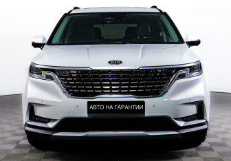 Подержанный автомобиль Kia Carnival 2021 года (2 фото)