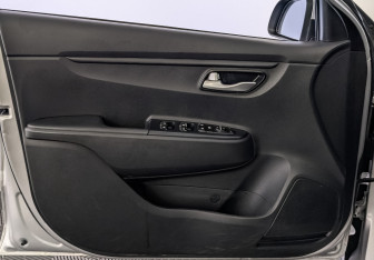 Подержанный автомобиль Kia Rio Hatchback 2021 года (19 фото)