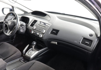 Подержанный автомобиль Honda Civic Sedan 2007 года (6 фото)
