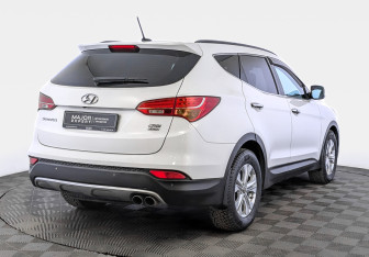 Подержанный автомобиль Hyundai Santa Fe 2012 года (5 фото)