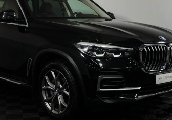 Подержанный автомобиль BMW X5 2021 года (22 фото)