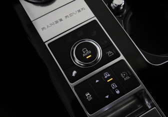 Подержанный автомобиль Land Rover Range Rover 2015 года (21 фото)