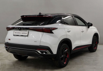 Подержанный автомобиль Omoda C5 2023 года (5 фото)