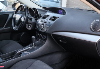 Подержанный автомобиль Mazda 3 Sedan 2011 года (7 фото)