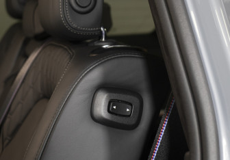 Подержанный автомобиль BMW X7 2024 года (29 фото)