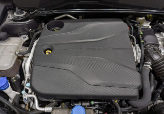 Подержанный автомобиль Changan UNI-V 2023 года (9 фото)