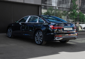 Подержанный автомобиль Audi A6 Sedan 2025 года (6 фото)