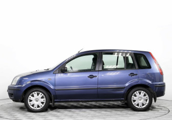 Подержанный автомобиль Ford Fusion 2005 года (3 фото)