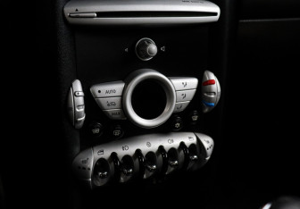 Подержанный автомобиль MINI Hatch 2008 года (14 фото)