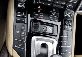 Подержанный автомобиль Porsche Cayenne 2017 года (27 фото)