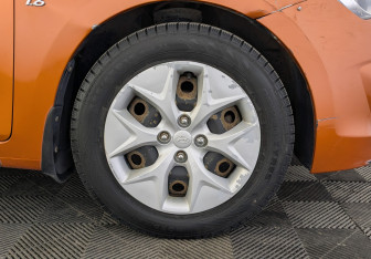 Подержанный автомобиль Hyundai Solaris Hatchback 2015 года (12 фото)