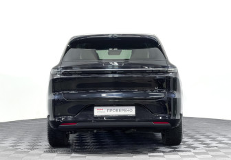 Подержанный автомобиль LiXiang L6 2024 года (6 фото)