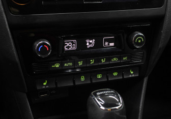 Подержанный автомобиль Skoda Rapid Liftback 2018 года (17 фото)