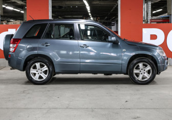 Подержанный автомобиль Suzuki Grand Vitara 2005 года (4 фото)