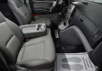 Подержанный автомобиль Hyundai Grand Starex 2010 года (7 фото)