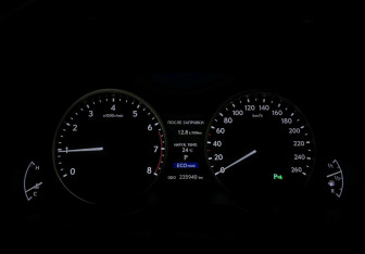 Подержанный автомобиль Lexus ES 2014 года (11 фото)
