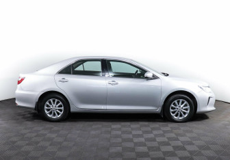 Подержанный автомобиль Toyota Camry Sedan 2016 года (4 фото)