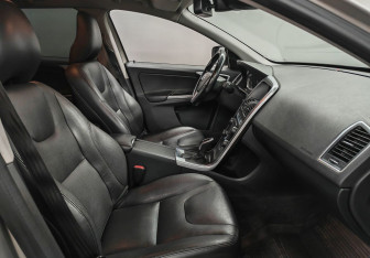 Подержанный автомобиль Volvo XC60 2014 года (9 фото)